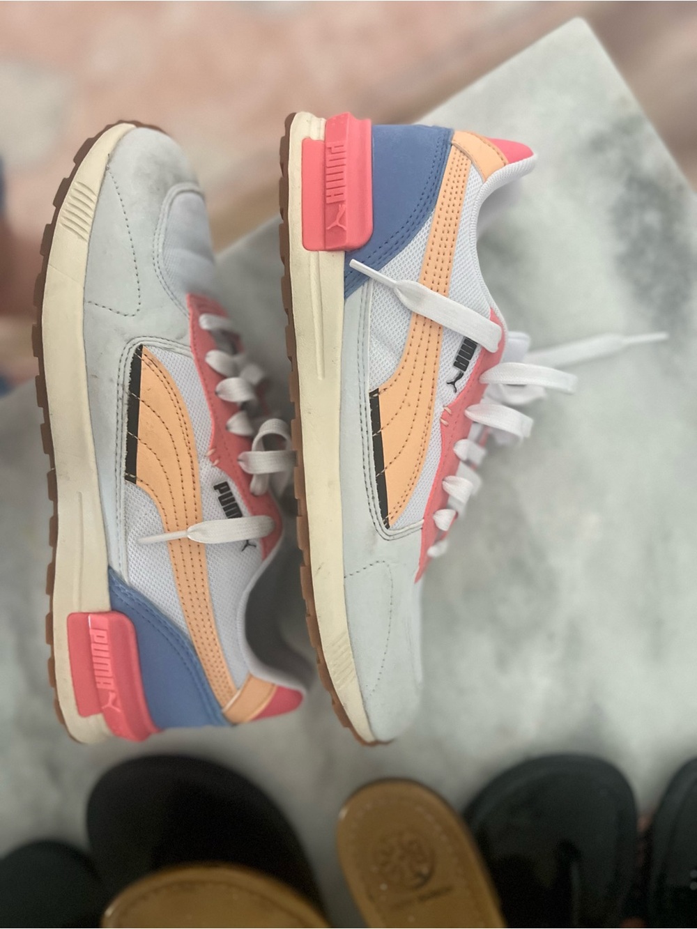 Puma Low-Top Sneakers in White, Peach & Blue
